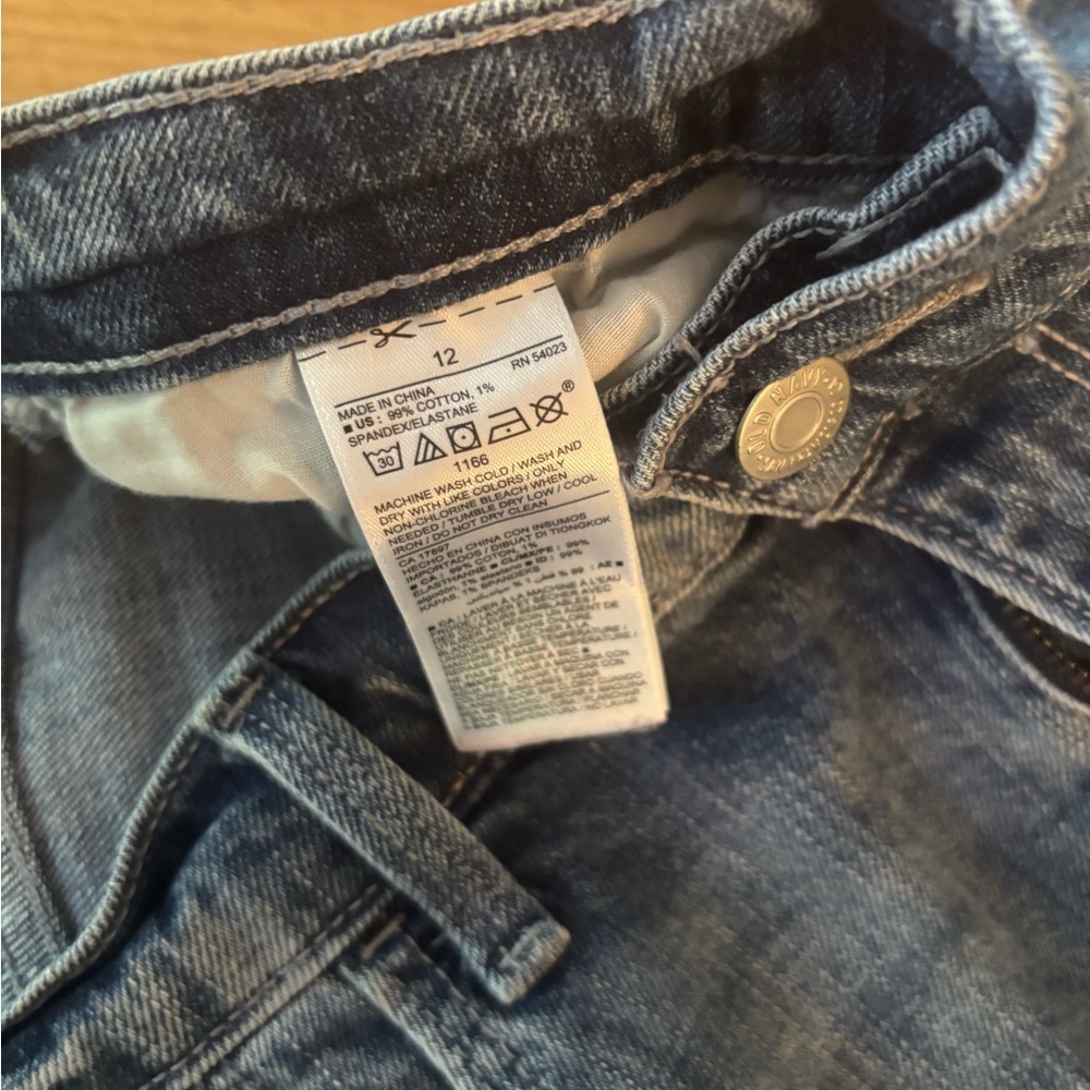 Old Navy Boyfriend Blue Denim Shorts - Picture 4 of 4